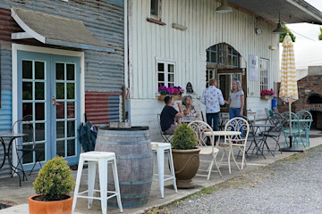 Swinging Gate Vineyard Cellar Door