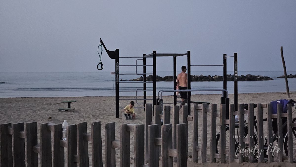 Siłownia z widokiem na morze