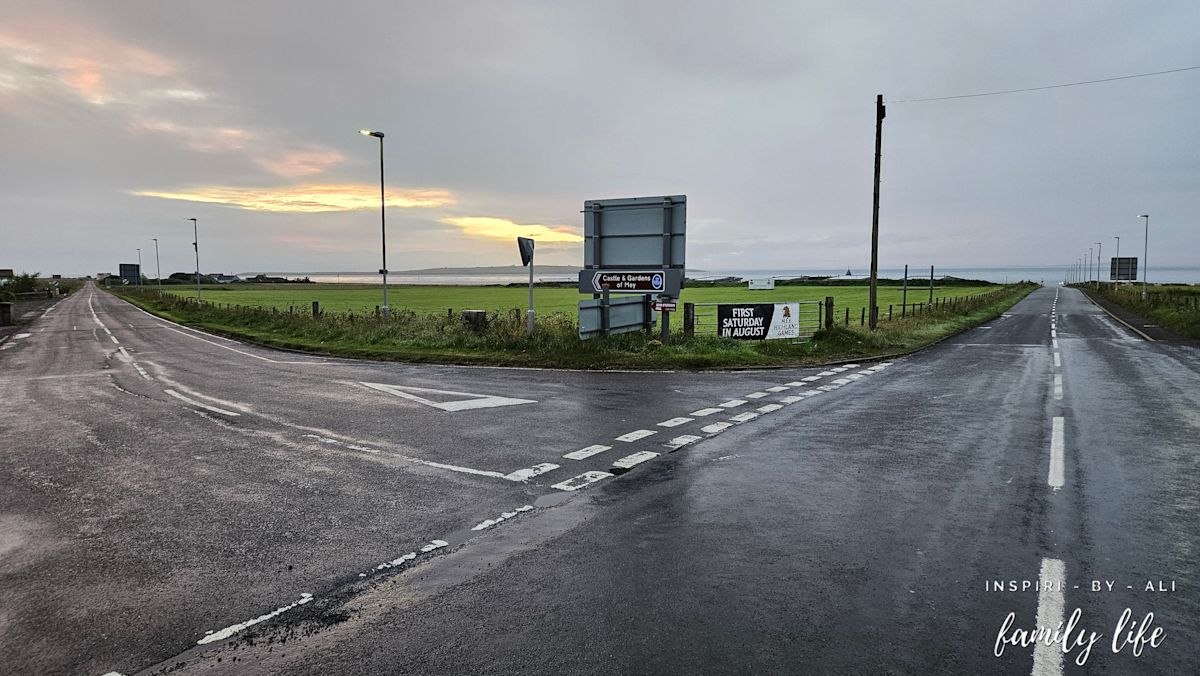 Skrzyżowanie dróg w John o'Groats - jedna z nich prowadzi do Land's End