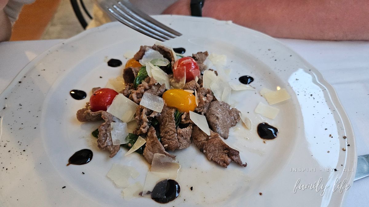 Wołowina z pomidorkami cherry i serem Grana Padano