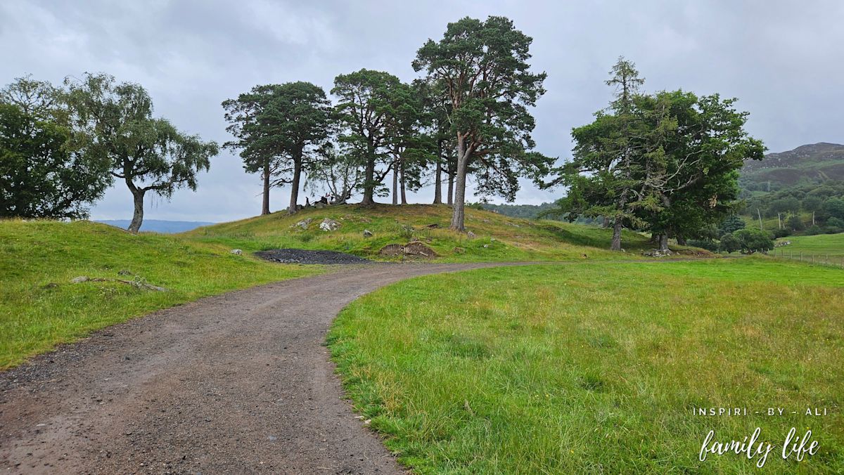Craigh Na Dun - Outlander location - słynne wzgórze przenoszenia się w czasie z serialu Outlander