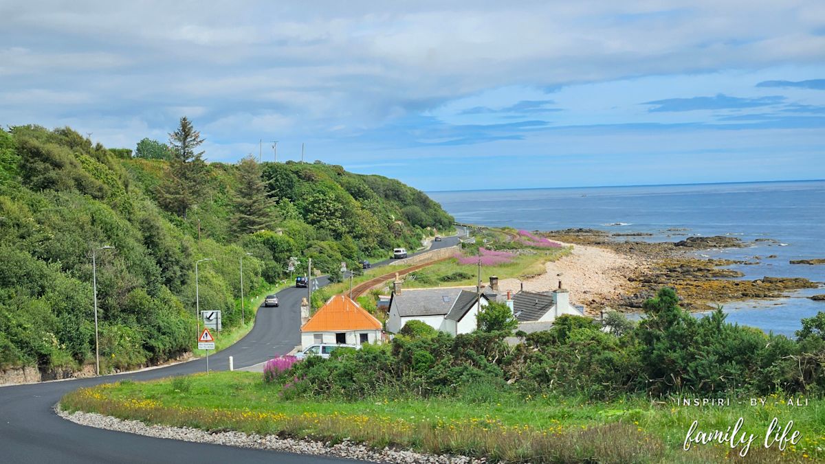 Droga po północno-wschodniej części wybrzeża, w kierunku John o' Groats