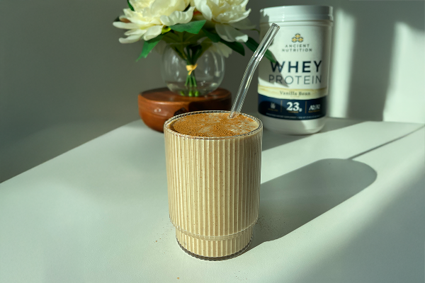 Whey protein date smoothie