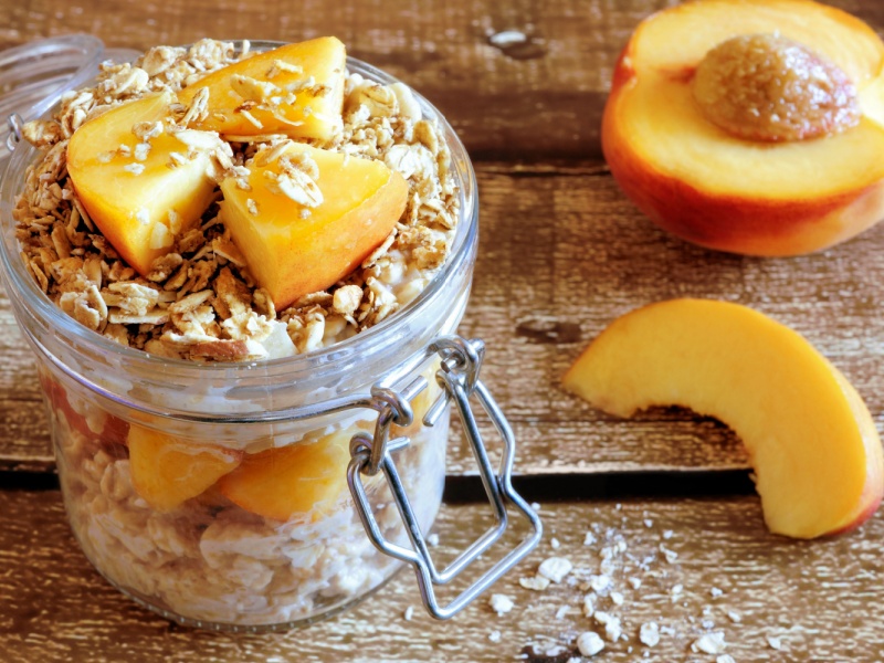 Peach cobbler overnight oats