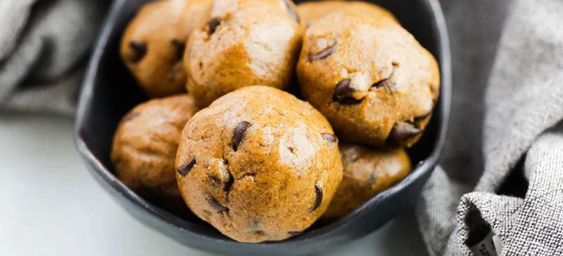 Chocolate chip energy balls