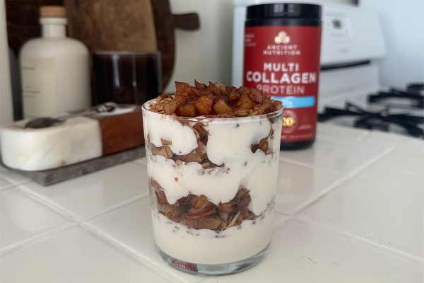 Apple. crumble yogurt parfait