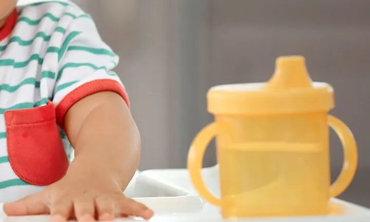 متى يستطيع الرضع شرب الماء؟