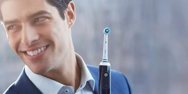 As escovas de dentes elétricas Oral-B removem a placa melhor do que as escovas manuais article banner