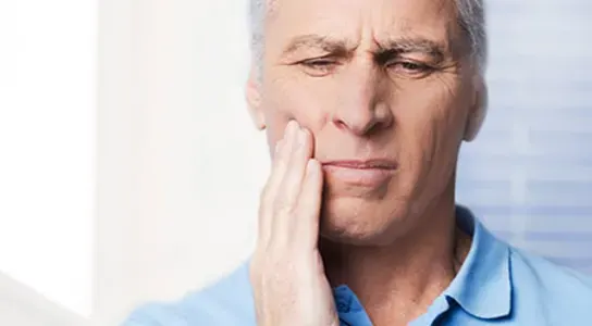 Dor na boca devido a alveolite seca article banner
