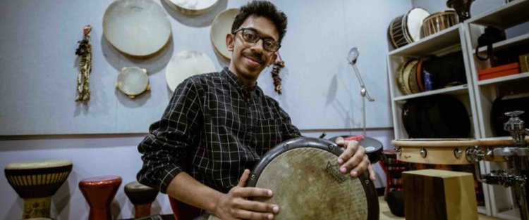 طالب يتخطّى "متلازمة ويليام" ويبرع في تعلّم الموسيقى بدعم مؤسسة قطر