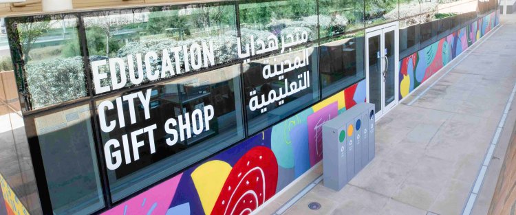 متجر هدايا المدينة التعليمية في مؤسسة قطر يدعم الفنانين من أفراد المجتمع المحلي بعرض إبداعاتهم