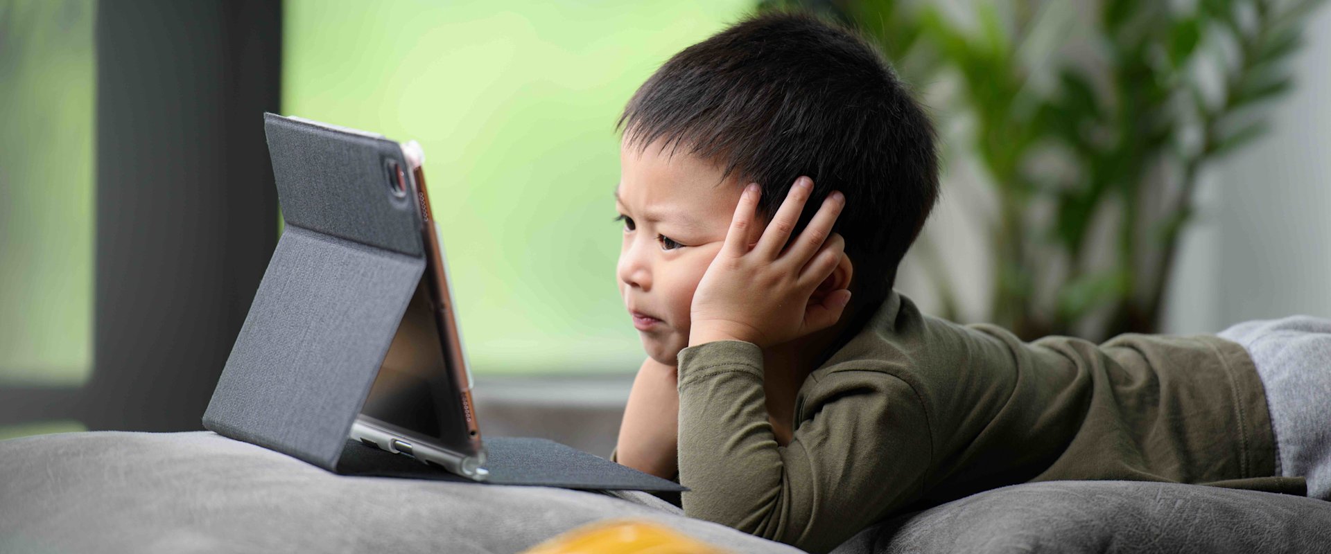 Children Using Monitor How do we protect our children from screens at home? | Qatar Foundation