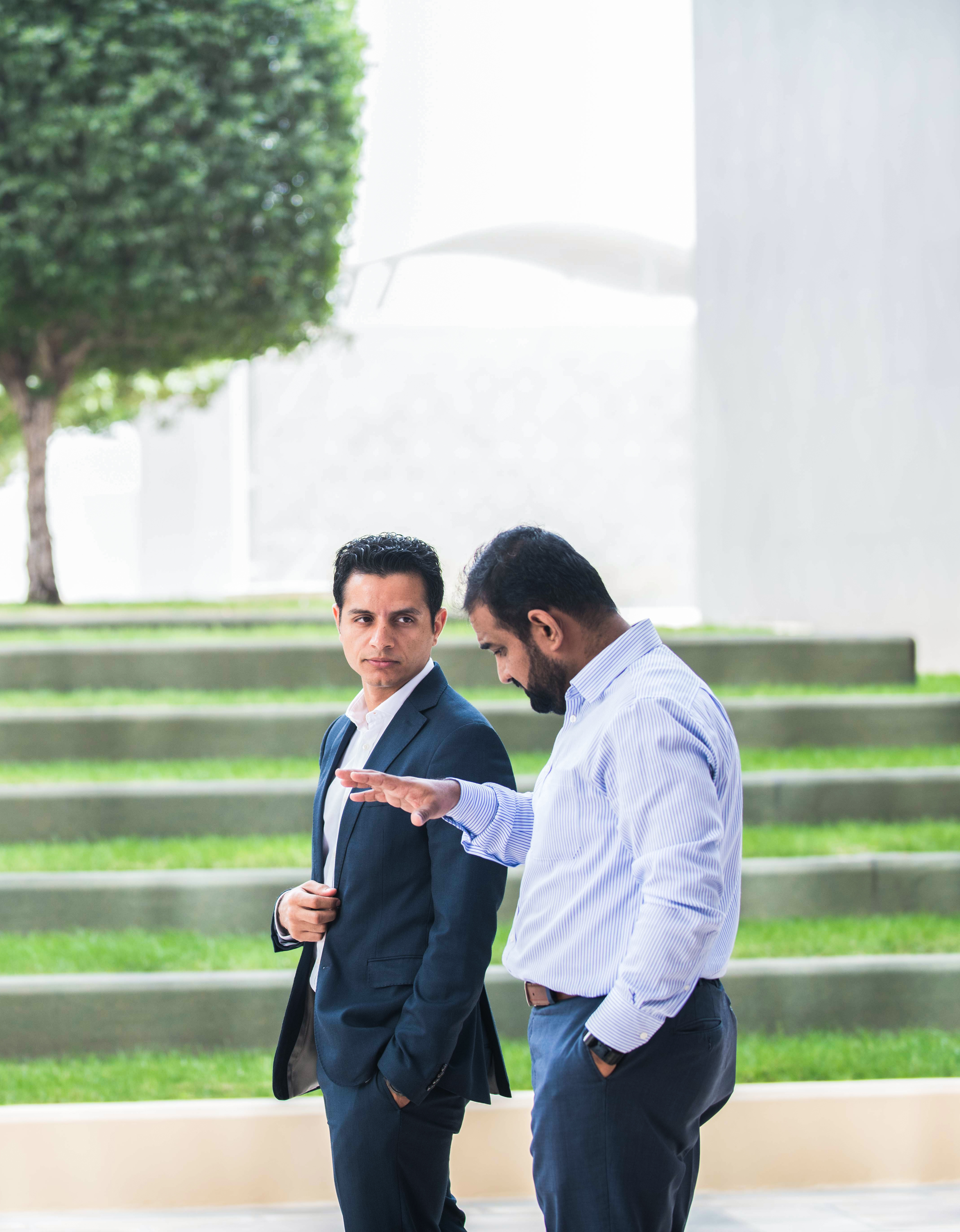 Innovation Coupon - Businessman - Discussion