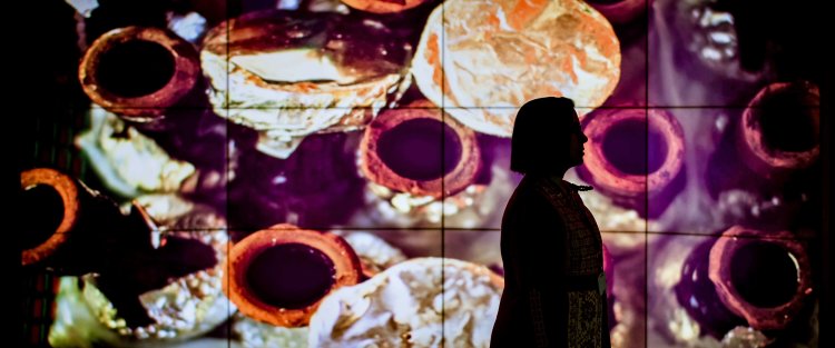 درب الفن يستكشف العلاقة بين الفن والهوية العربية