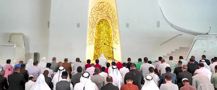 طلاب مدارس مؤسسة قطر يقيمون صلاة القنوت من أجل غزّة