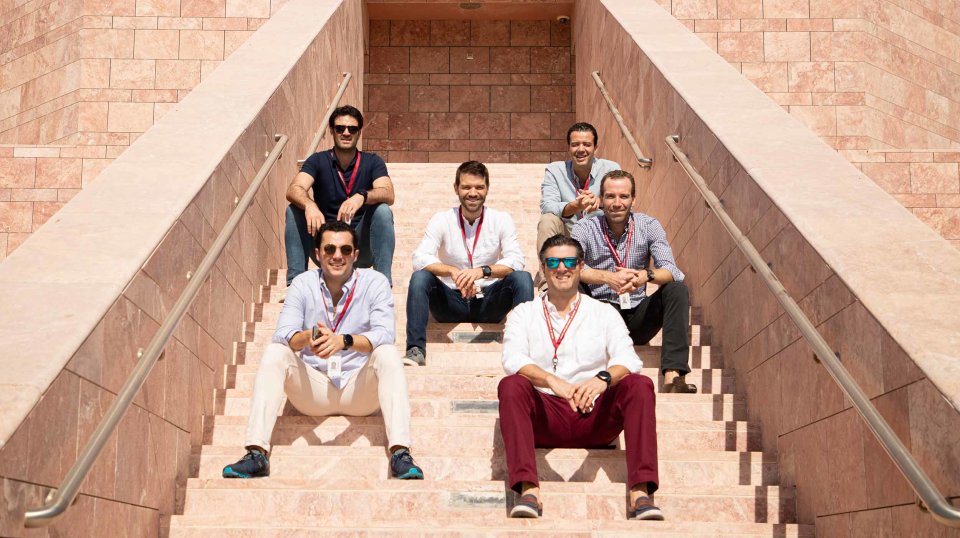 بعد 10 أعوام: مهندس معماري مكسيكي يعود إلى المدينة التعليمية التي صممّ مبانيها ليُشاهد مباريات كأس العالم ويؤكد:" قطر ستبقى جزءًا منّي إلى الأبد"