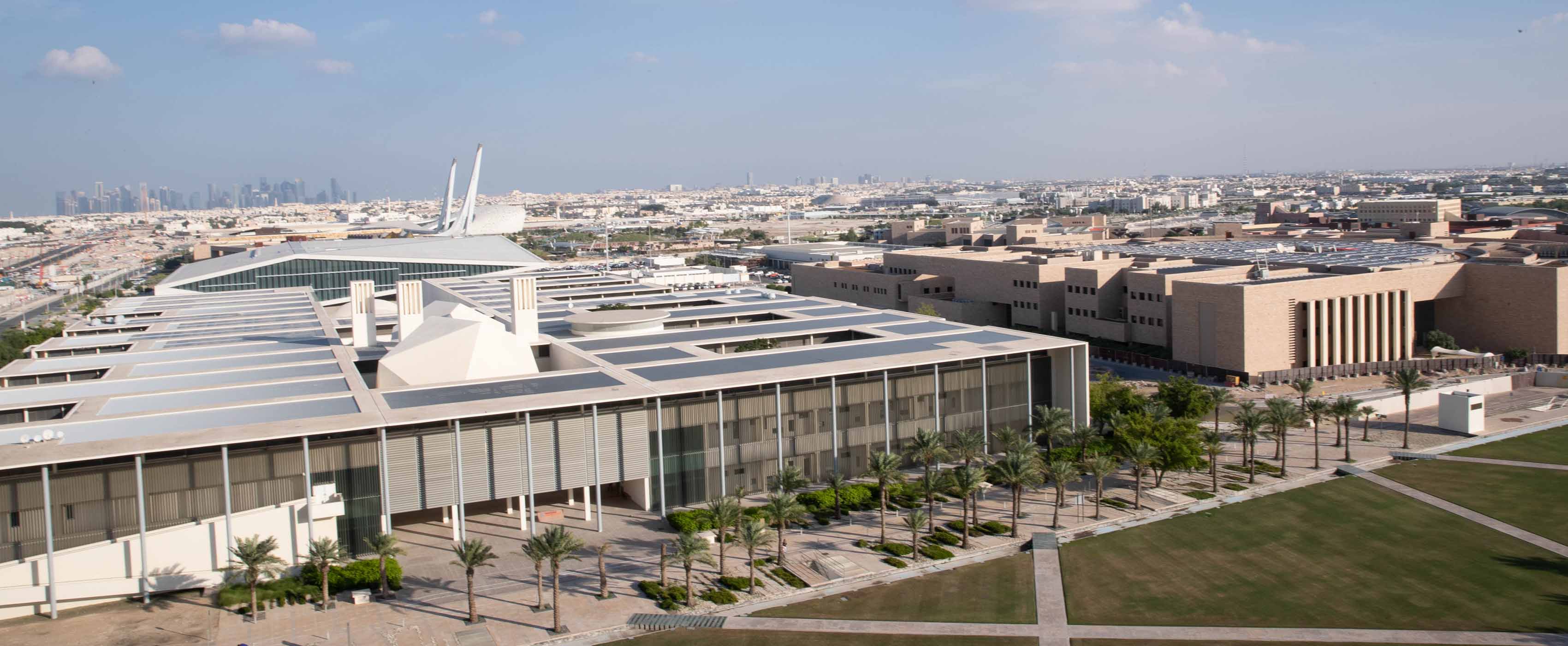 خريجو دفعة عام 2023 من مؤسسة قطر يحتفون برحلة علم وقودها الإلهام والطموح