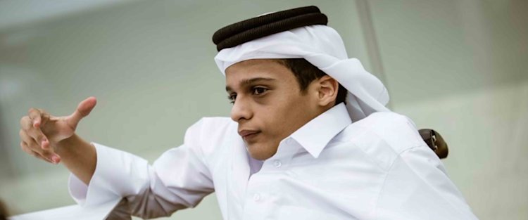 مؤسسة قطر تعزّز شغف طالب يواجه تحدي الشلل النصفي بدراسة طب الأعصاب مستقبلًا
