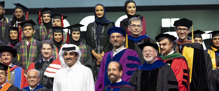 سمو الأمير يشهد حفل تكريم خريجي مؤسسة قطر