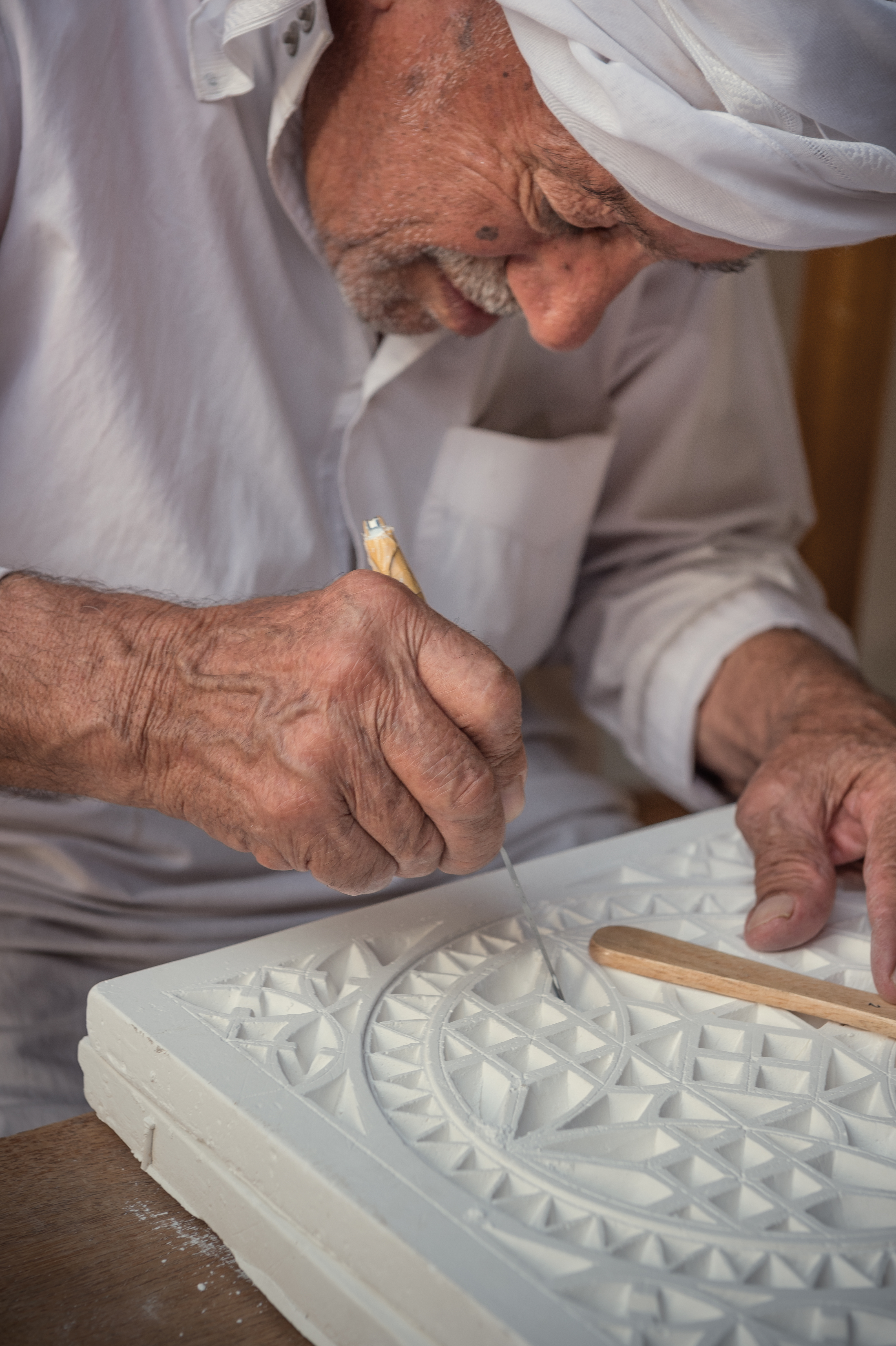 ABO036 - About Qatar - Gypsum Carving