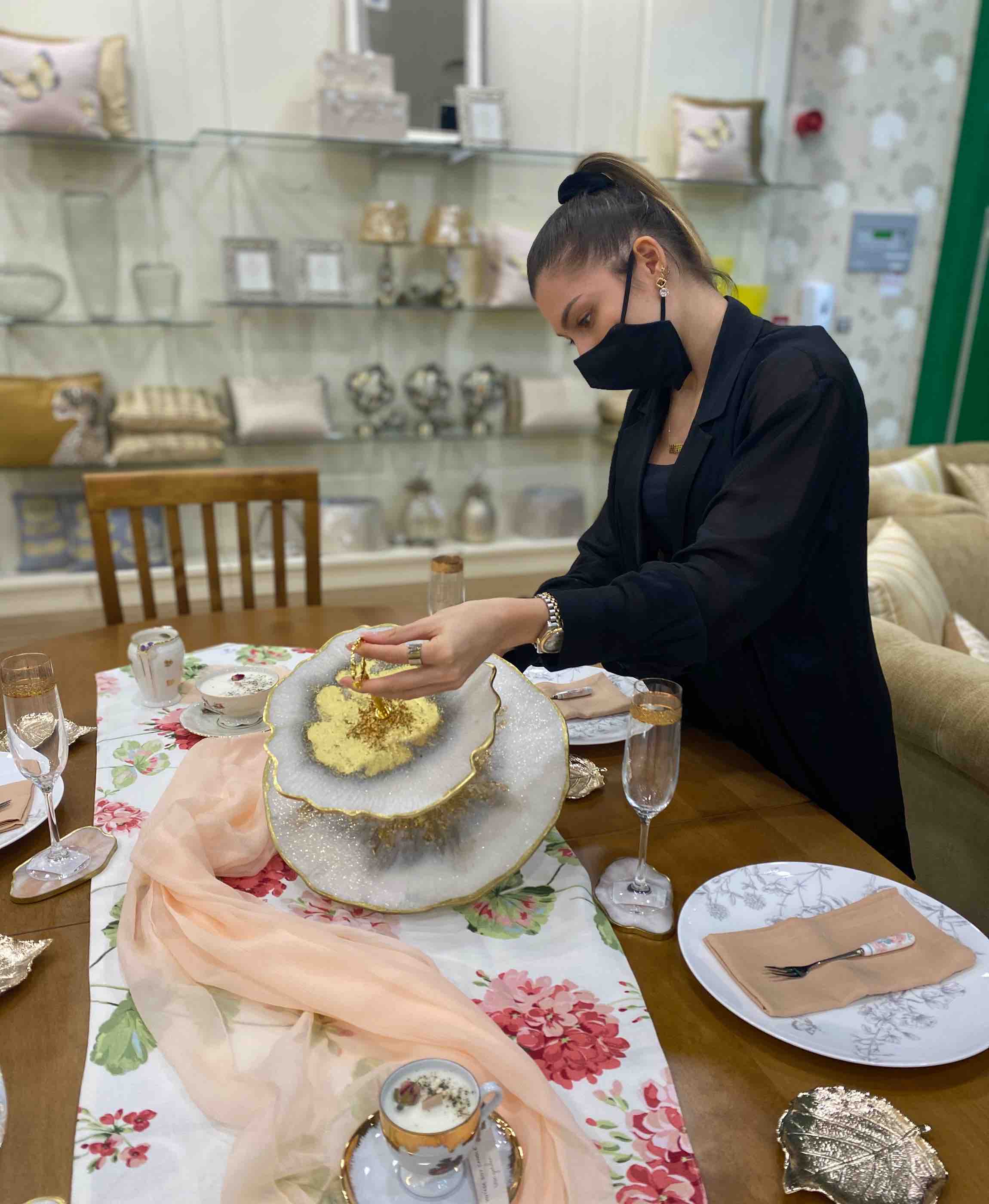 Caption 2 - VK X LA - qf - 03