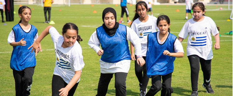 مدارس مؤسسة قطر تنقل تجربة التعلّم من الملاعب إلى الفصول الدراسية