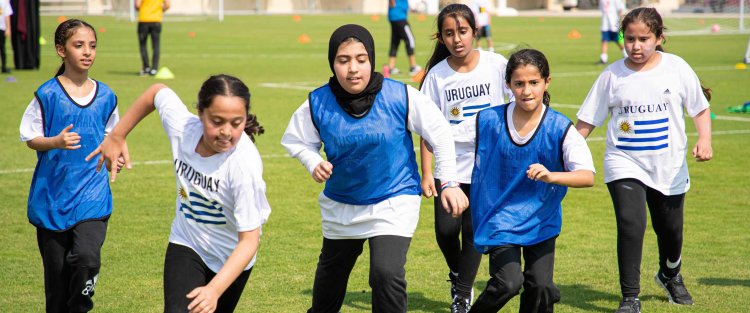 مدارس مؤسسة قطر تنقل تجربة التعلّم من الملاعب إلى الفصول الدراسية