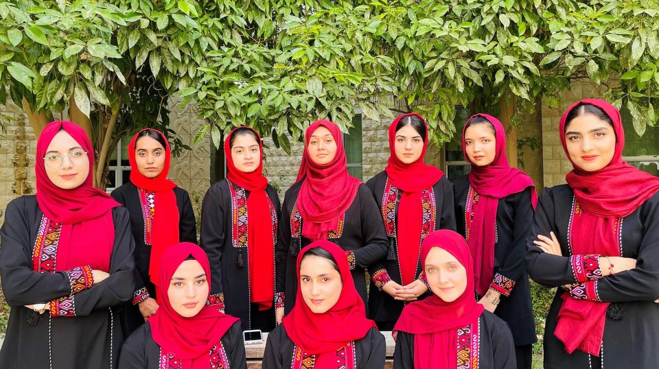 عضوة في فريق الفتيات الأفغانيات للروبوتات في مؤسسة قطر تقول أن تعليم الفتيات في أفغانستان تعرض لهجوم صامت 