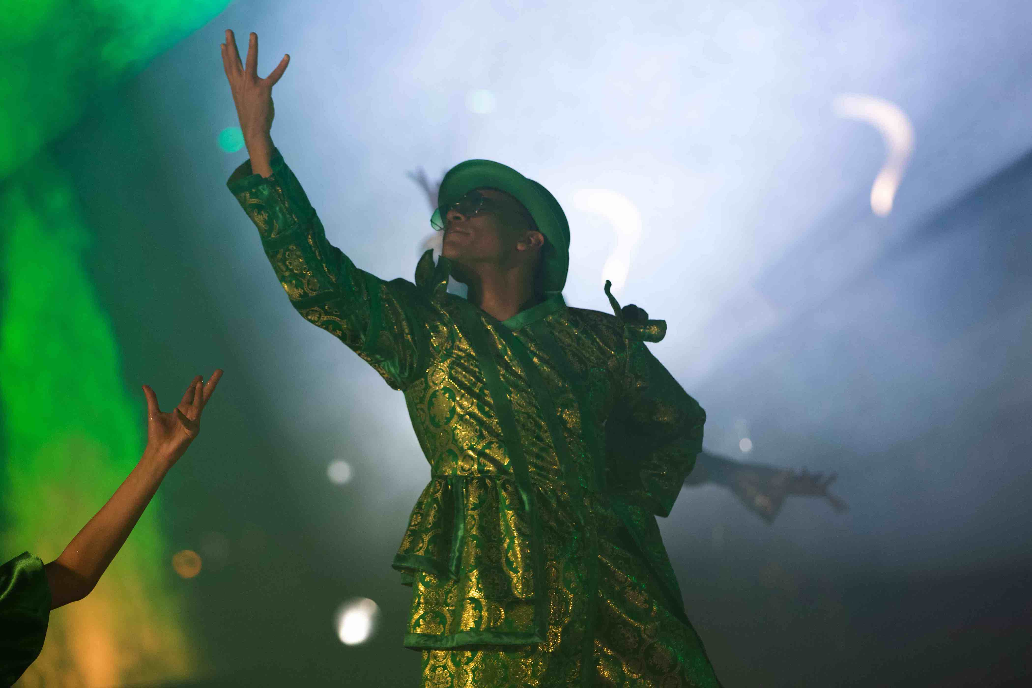 QF students step into the spotlight in Broadway-style school musical - QF - 14