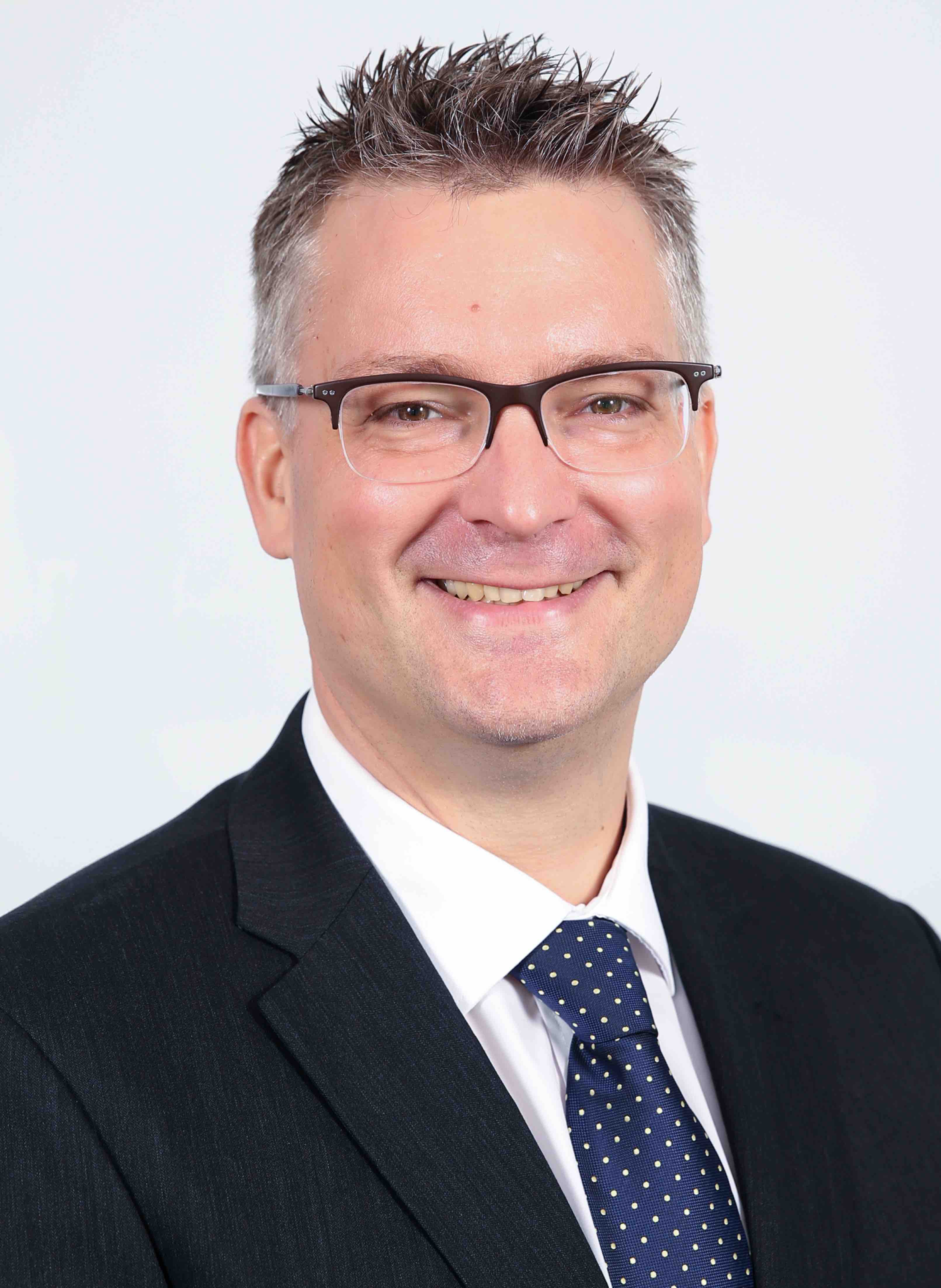 WEBSITE HEC Paris Executive Education Book - v - 2