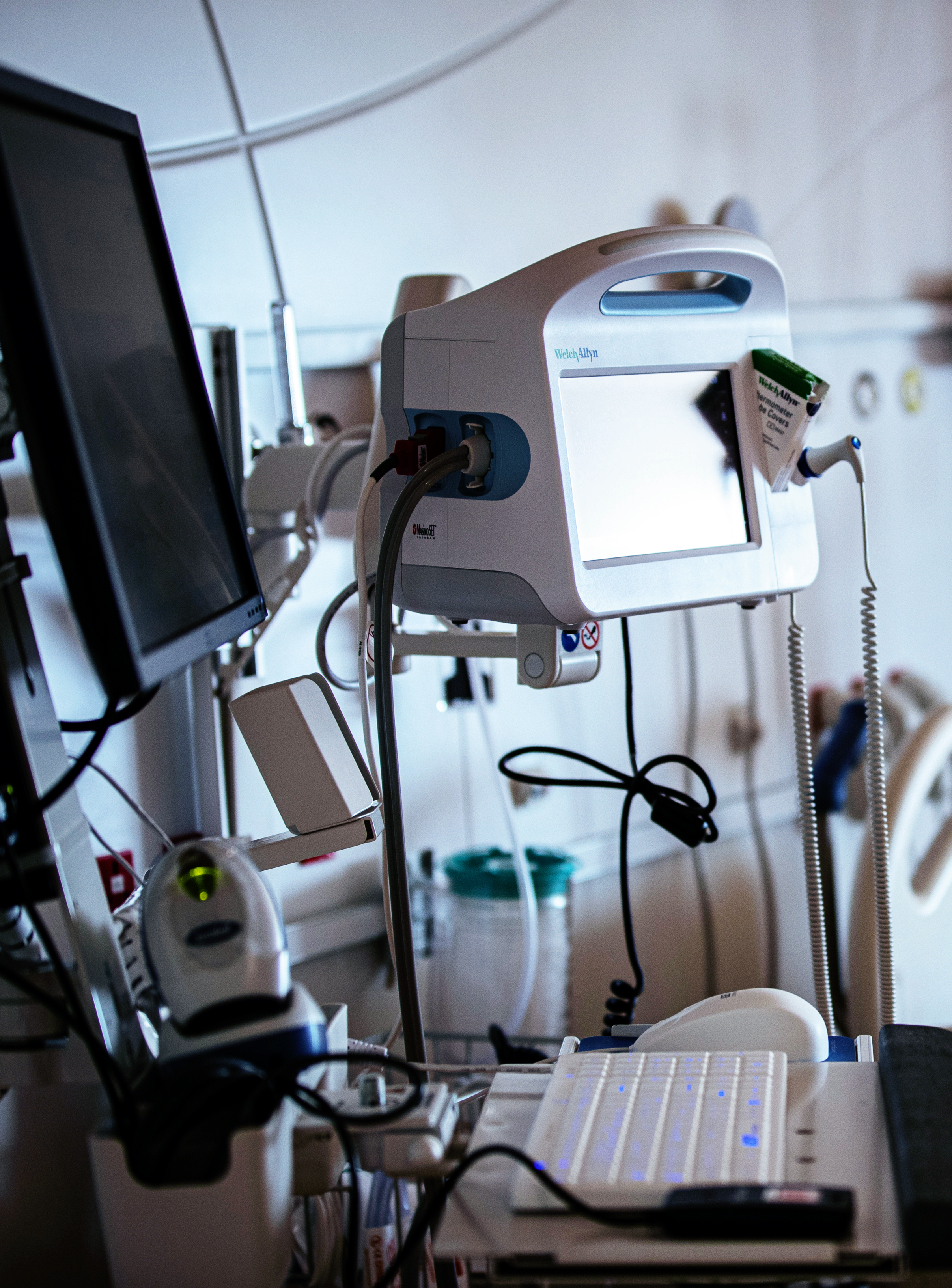 When is it ethical to take someone off life support? Inside a discussion between religious scholars and modern scientists