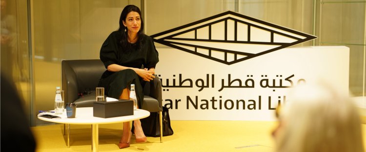 هوما عابدين إحدى كبار المستشارين لوزيرة الخارجية السابقة هيلاري كلينتون في جلسة نقاشية لمؤسسة قطر: "رحبّوا بالآفاق الجديدة التي تُفتح أمامكم"