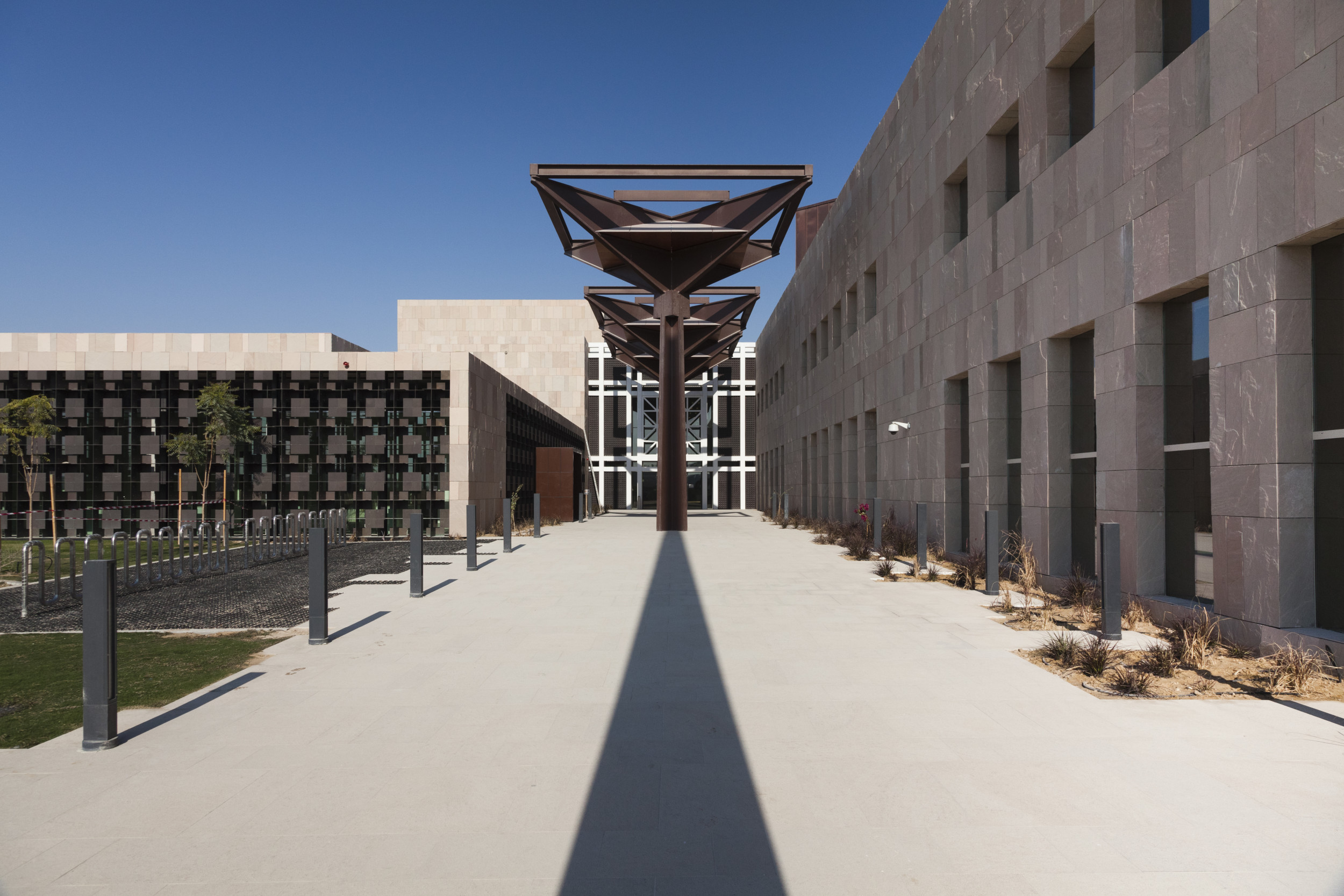 EDU005-2 - What happens when you bring eight Western universities to a small Middle Eastern country?