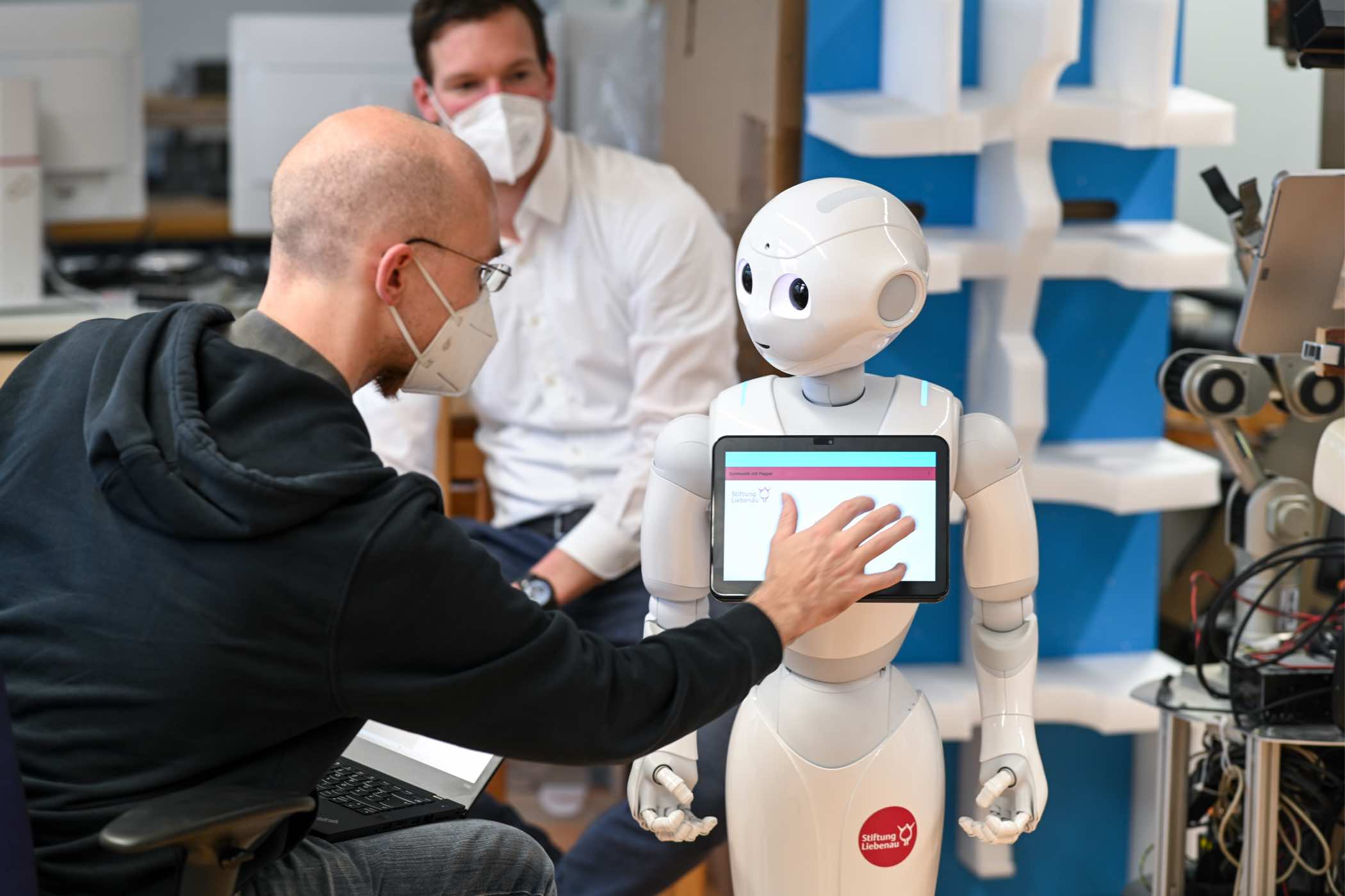 Care robot Pepper - Byline- Felix Kästle - QF - 01