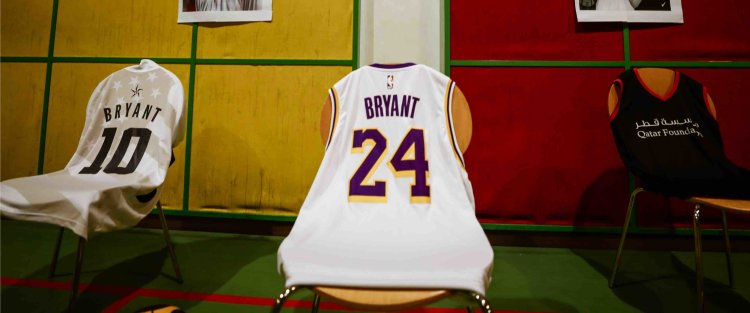 تحية رياضية لـ "كوبي براينت" ومحبيه من فريق كرة السلة الشباب في مؤسسة قطر  