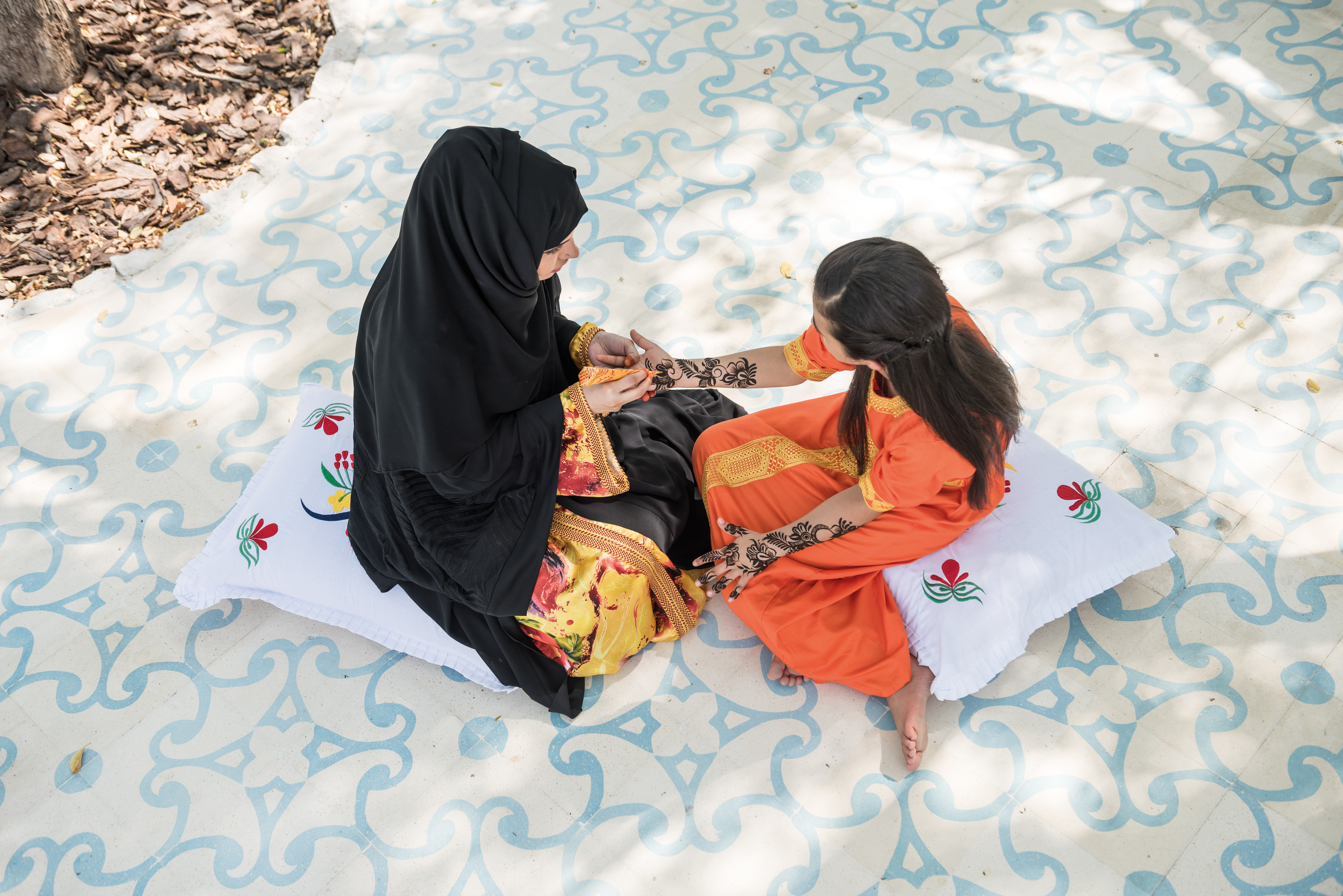 ABO032 - About Qatar - henna