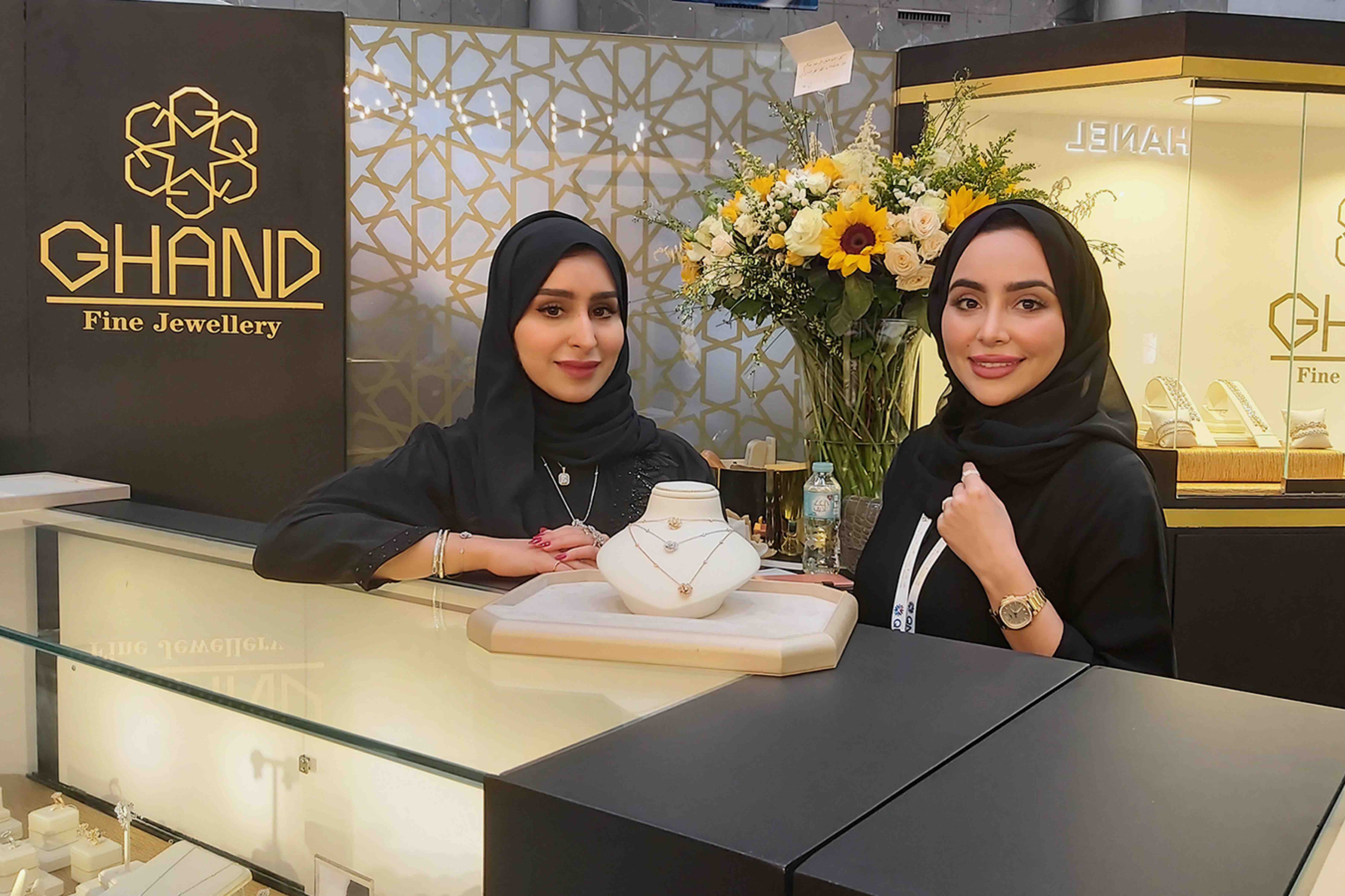 Hissa Al Mannai - Jawaher Al Mannai 02