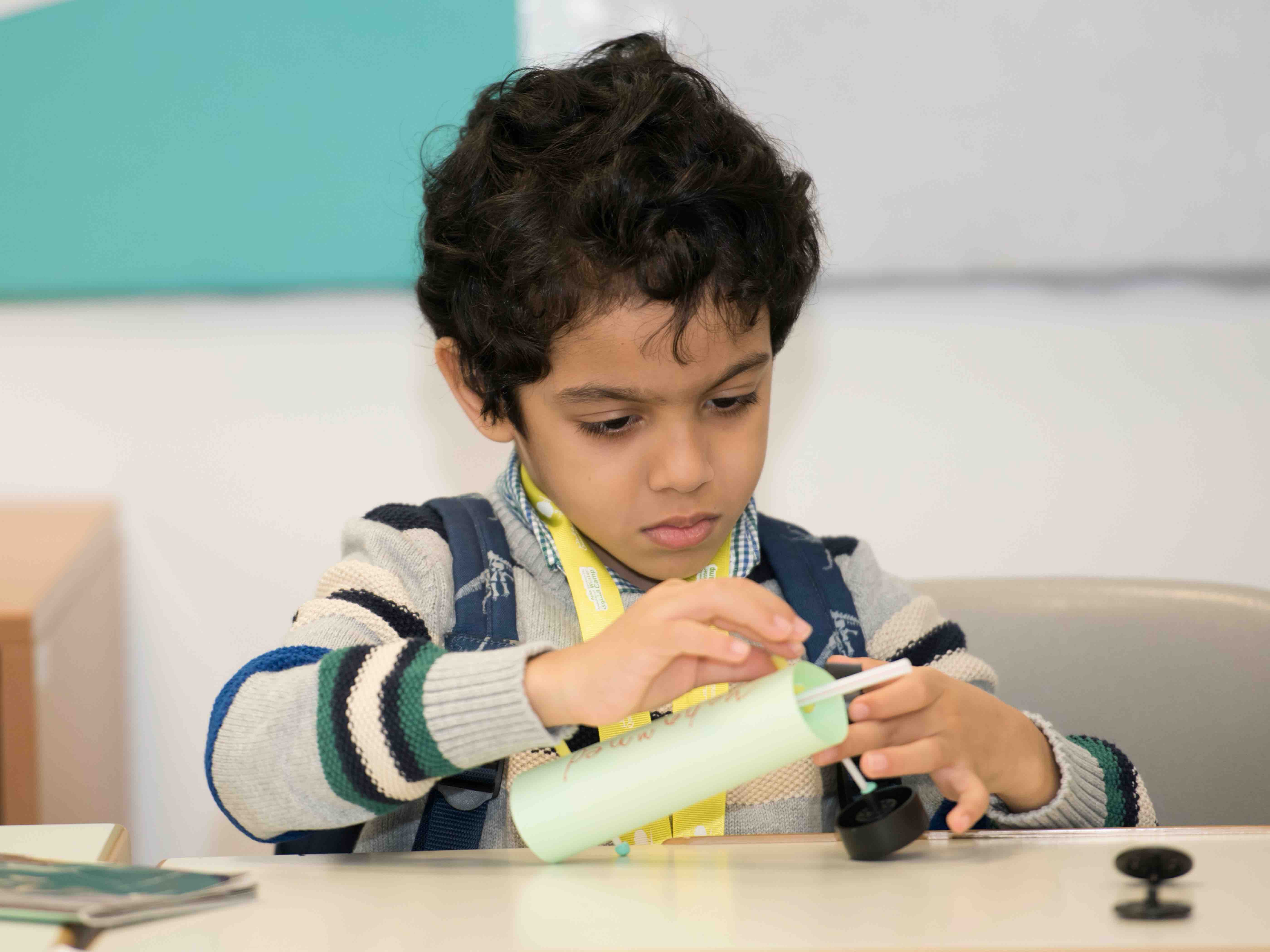 PUE summer camp - Kids - Painting. - Pre University - crafting boy 02