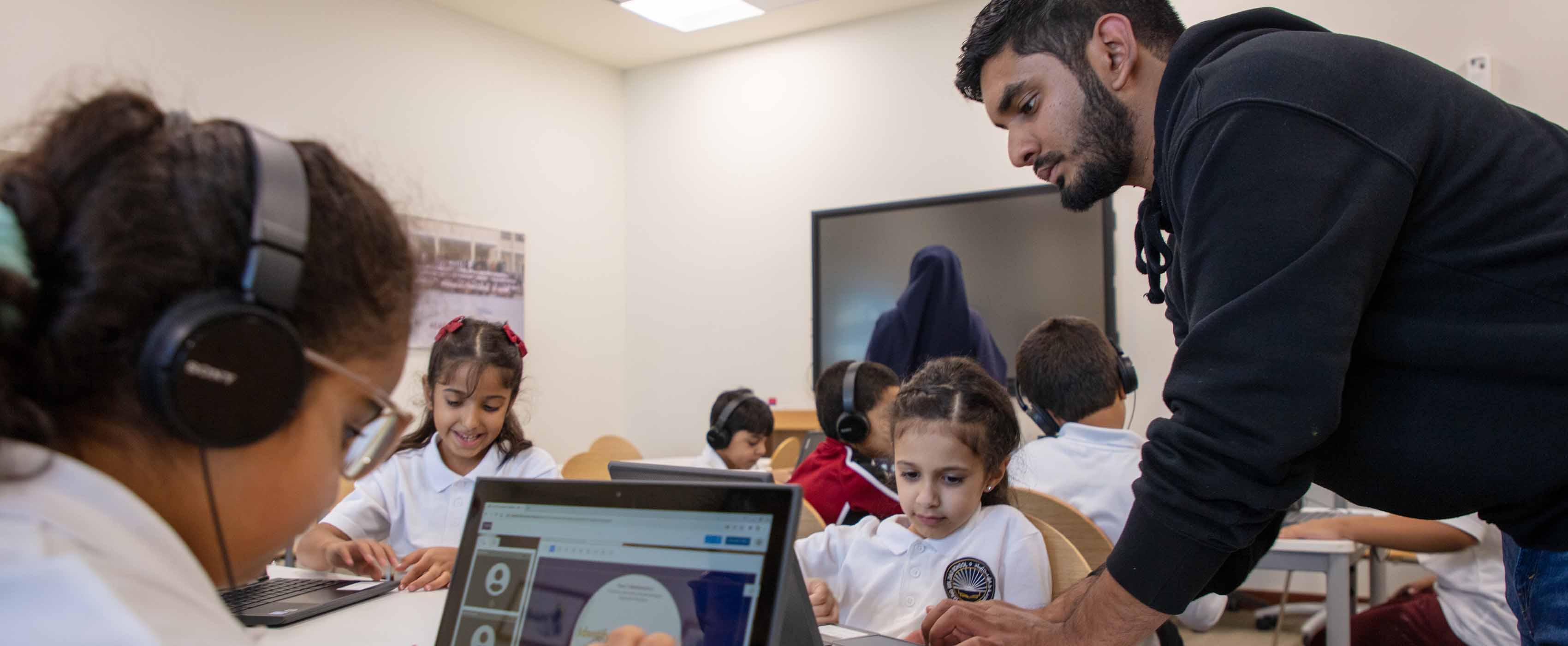 خريج وطالب بمؤسسة قطر يبتكران منصة "مُعلّمي" الرقمية لتوفير الدروس الخصوصية