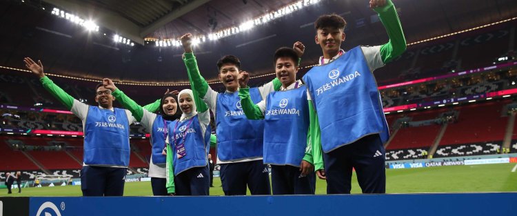 Students from Qatar welcome football fans with Arabic poetry