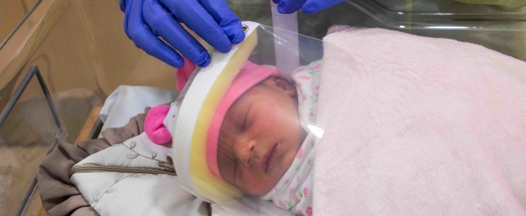 حماية أصغر الأرواح:  جامعة فرجينيا كومنولث كلية فنون التصميم في قطر تنتج أقنعه لحماية حديثي الولادة 
