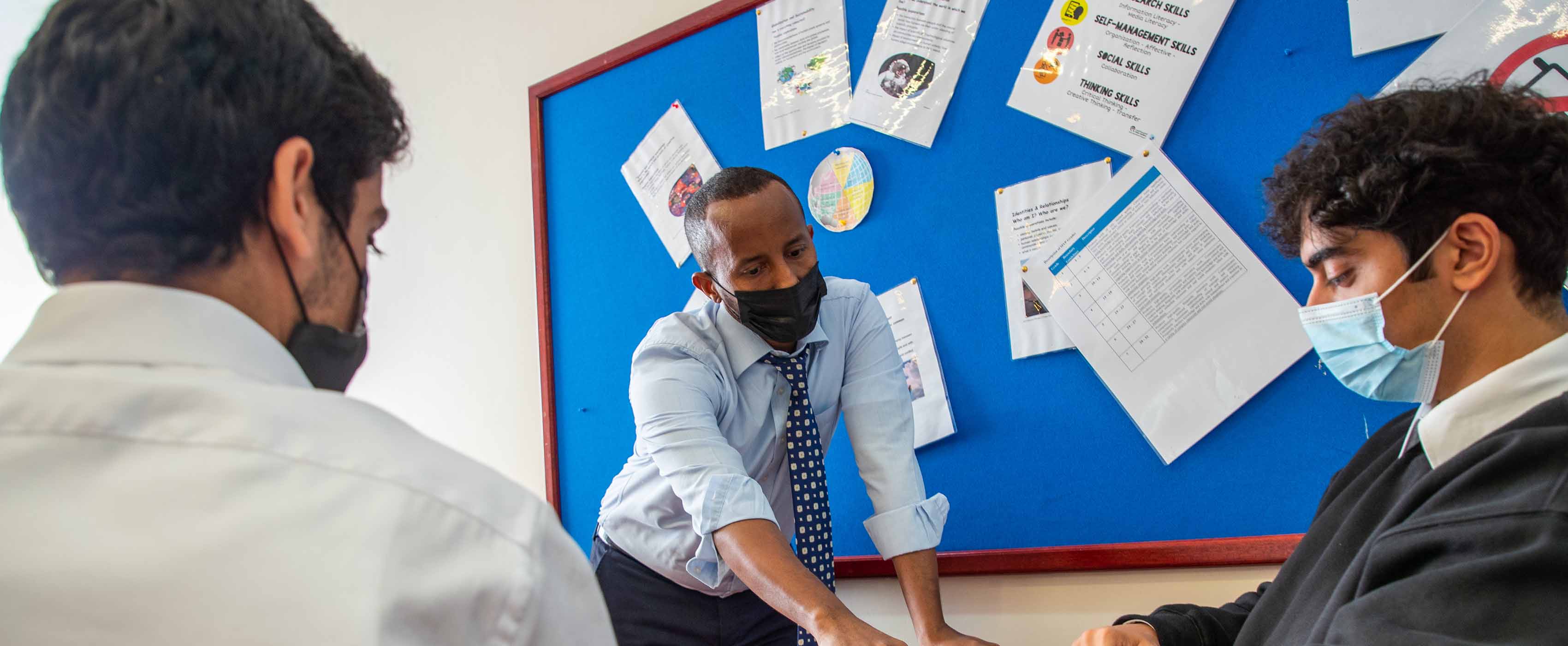 مدارس مؤسسة قطر توفر التسجيل المتزامن في الفصول الدراسية لتعزيز التعلّم الشخصي للطلاب 