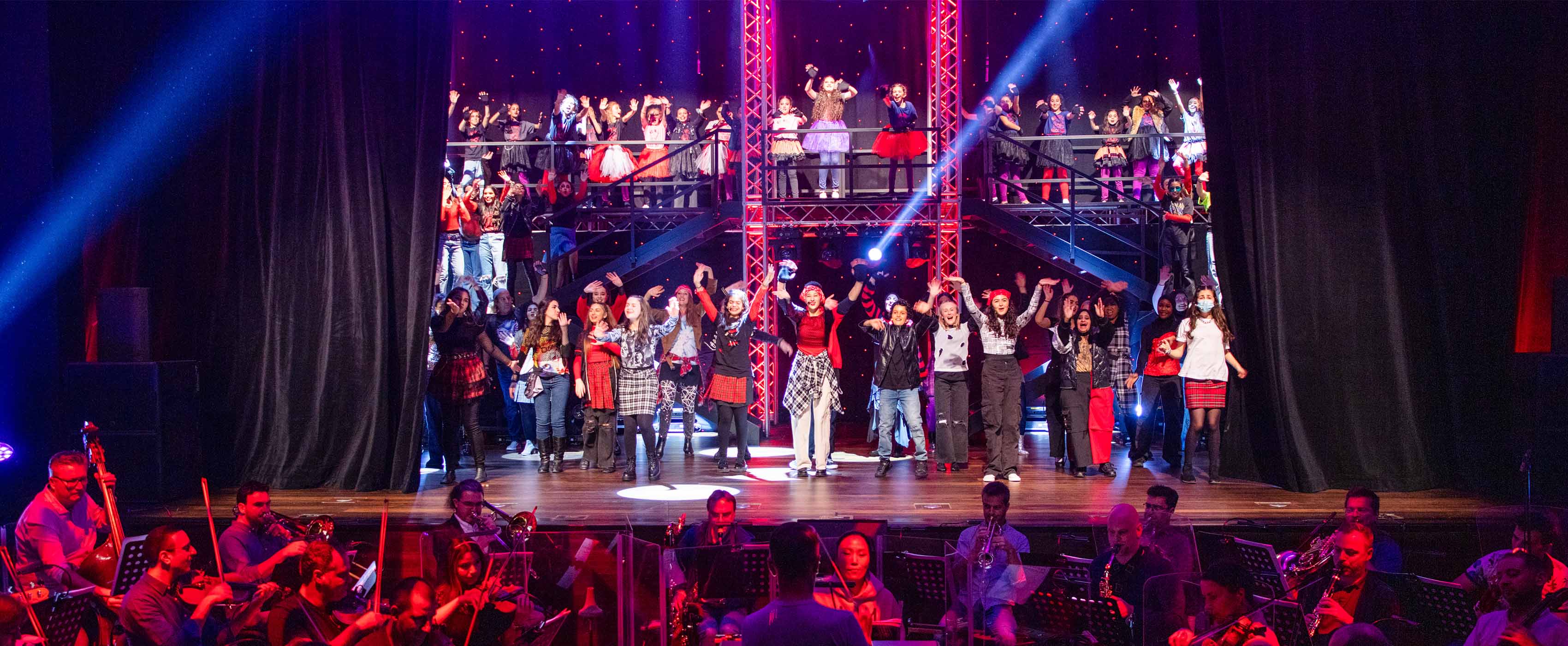 سعادة الشيخة هند بنت حمد تشهد افتتاح العرض المسرحي "شوتايم!" التابع لمؤسسة قطر