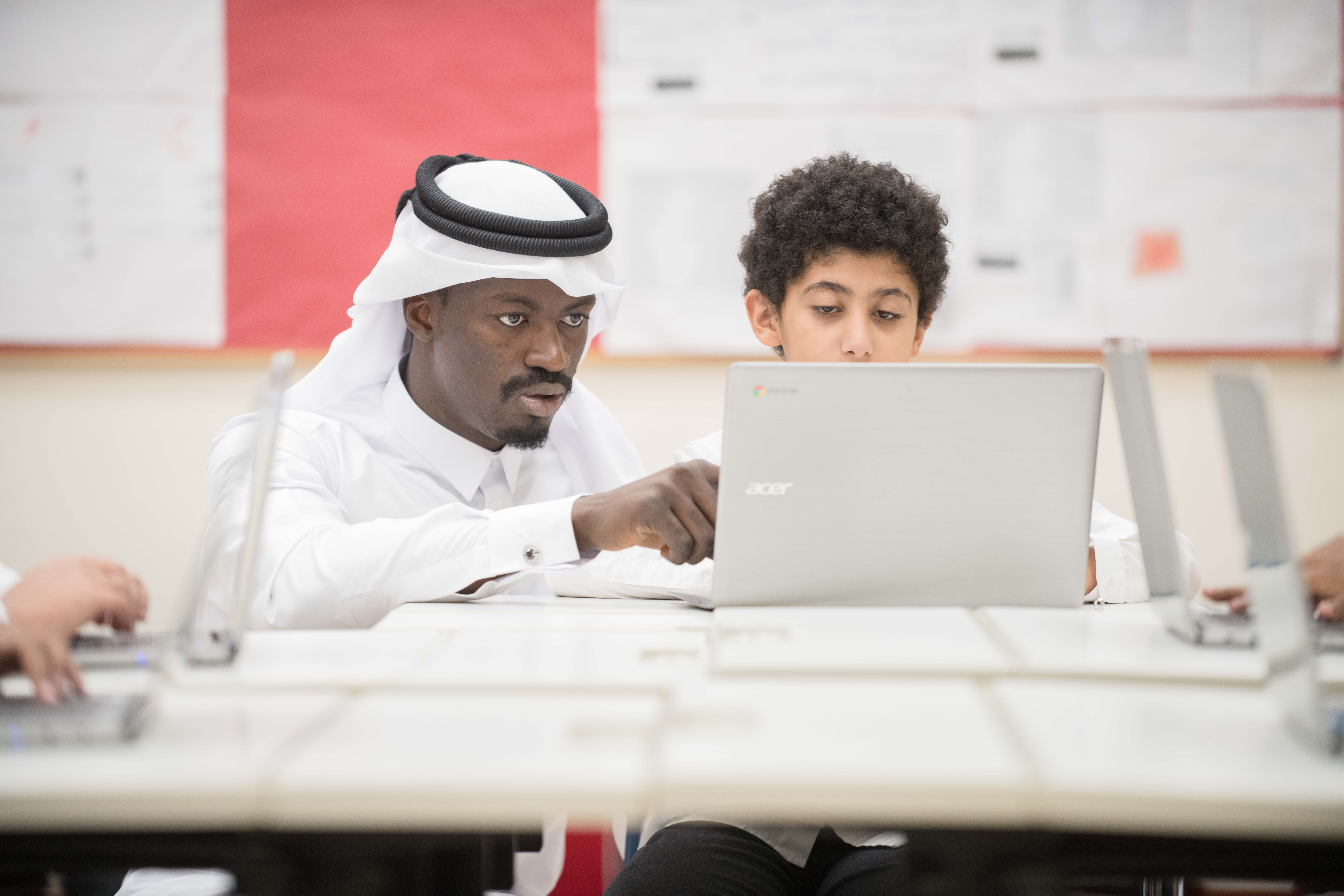 PEDU019 - Teacher in lab