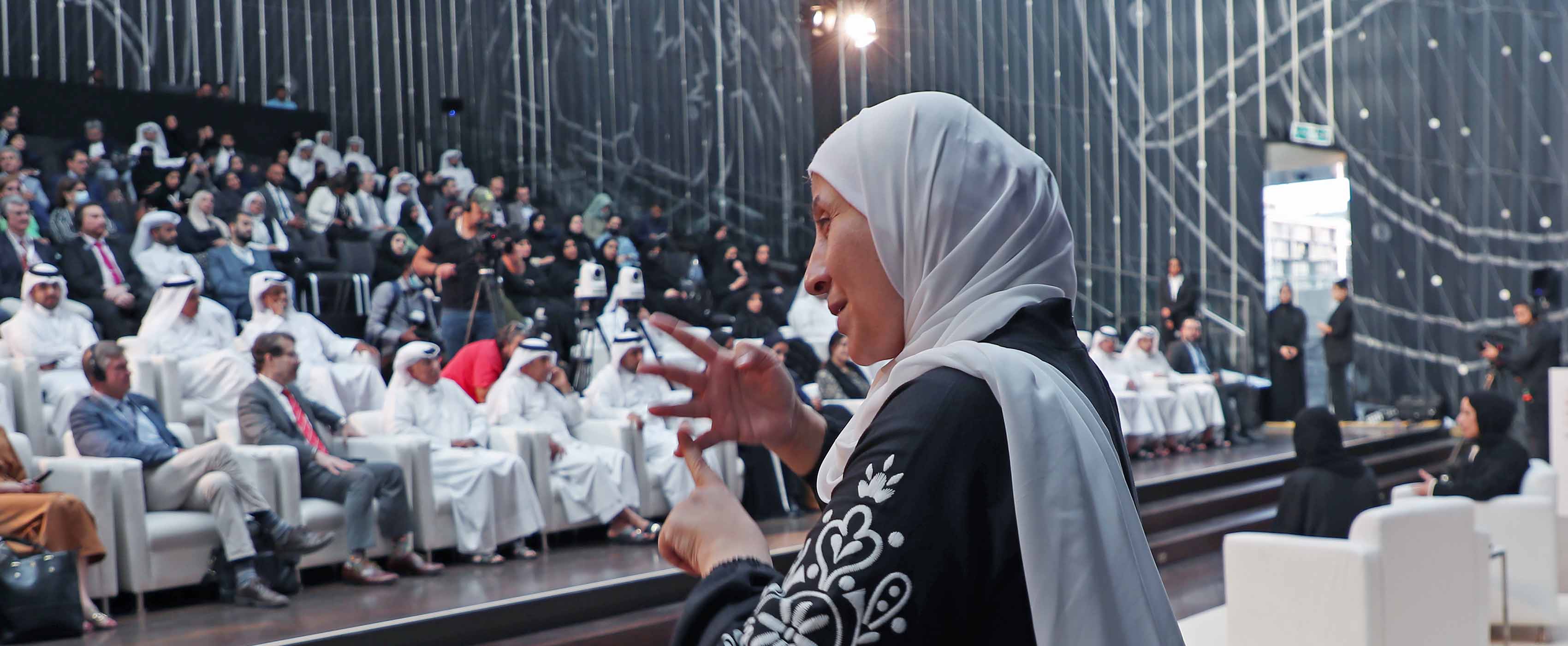 Exploring sign language: the mother tongue of the deaf