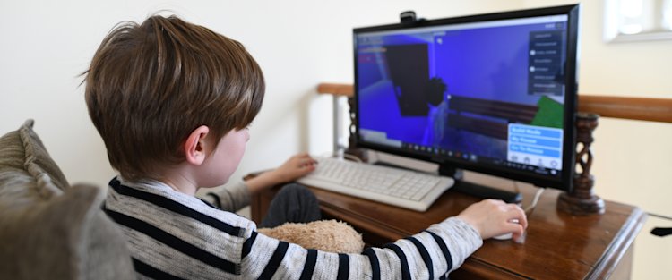QF experts: How parents can safely navigate online game phenomenon Roblox