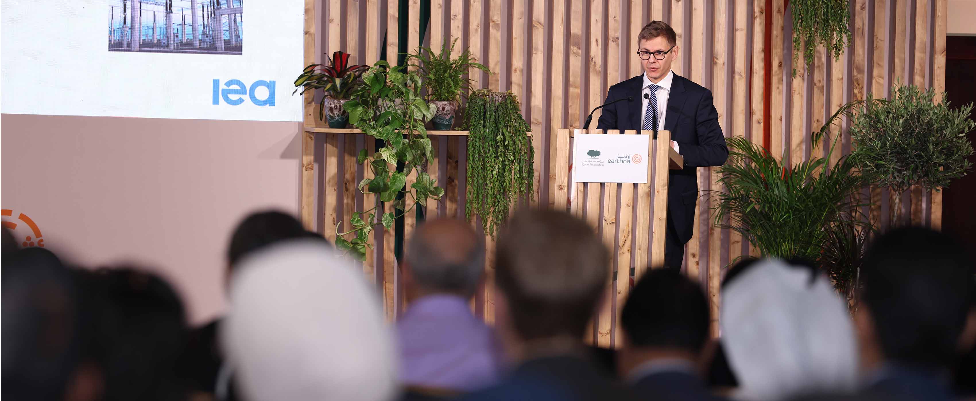 قمة "إرثنا" تناقش تحديات الانتقال العالمي إلى الطاقة النظيفة