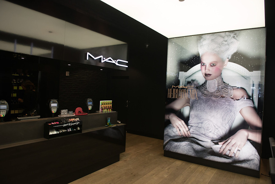 Mac Cosmetics Richlite Fixtures & Furniture 1