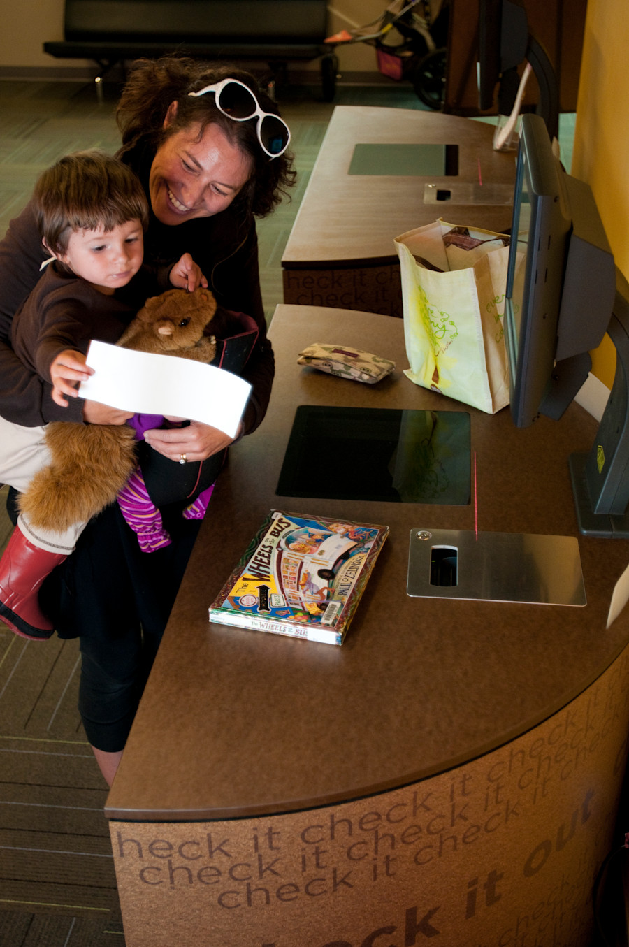 Richlite 2010 04 30 Cherry Creek Fohr 8012 Cabinets & Millwork