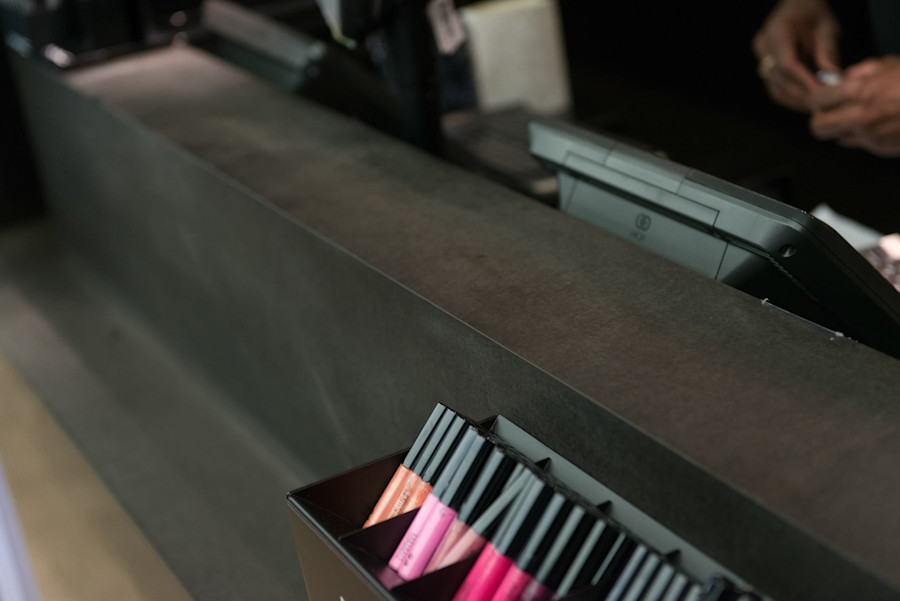 Mac Cosmetics Richlite Fixtures & Furniture 2